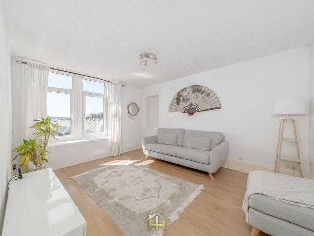 Flat for sale in Hilltown, Scotland