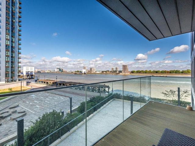 Flat for sale in Royal Arsenal Riverside, Greater London