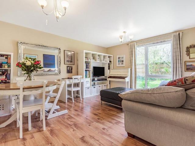 Flat for sale in London Borough of Richmond upon Thames, Greater London