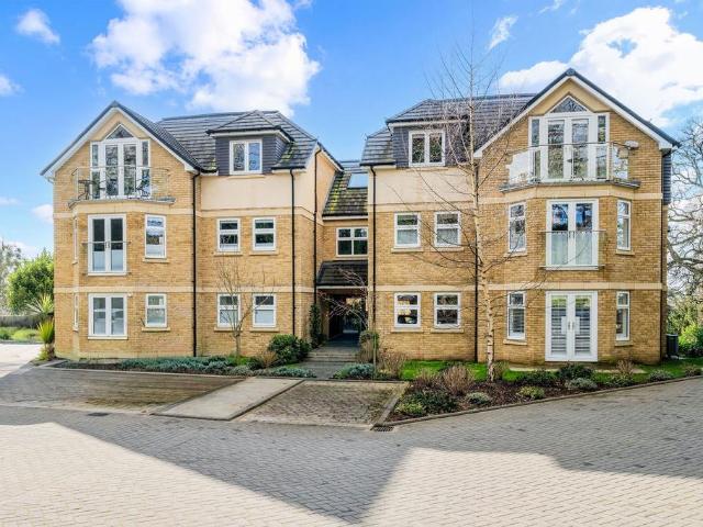 Flat for sale in Hillview, Surrey