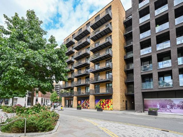 Flat for sale in Silvertown, Greater London