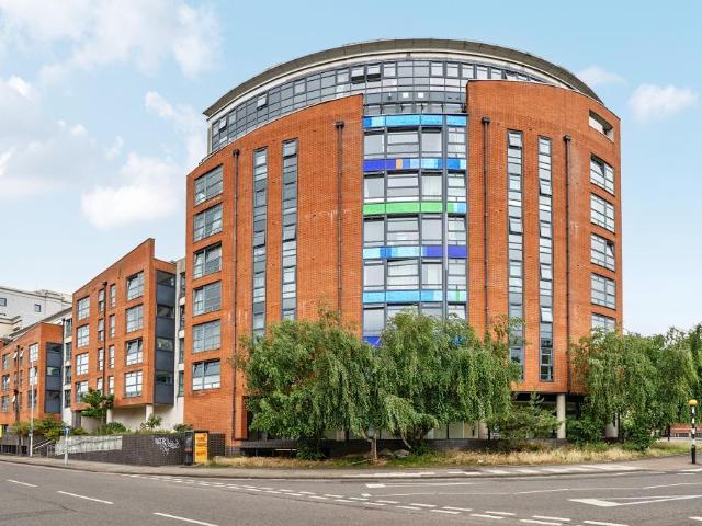Flat for sale in Newtown, Reading