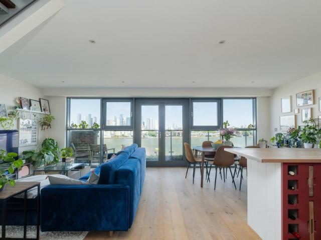 Flat for sale in Greenwich Town Centre, Greater London