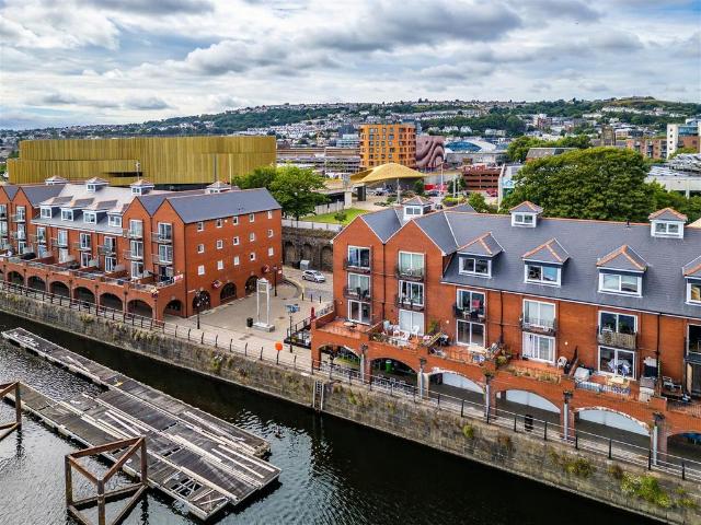 Flat for sale in Nangreaves, Wales