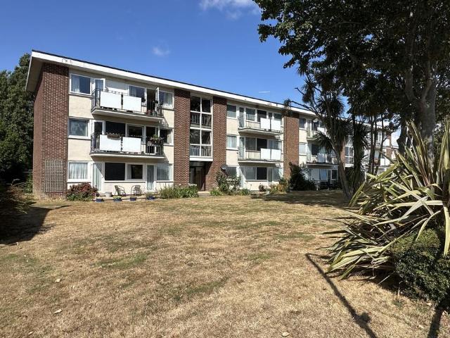 Flat for sale in Lower Walmer, Ash