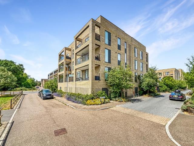 Flat for sale in Arbury, Cambridgeshire