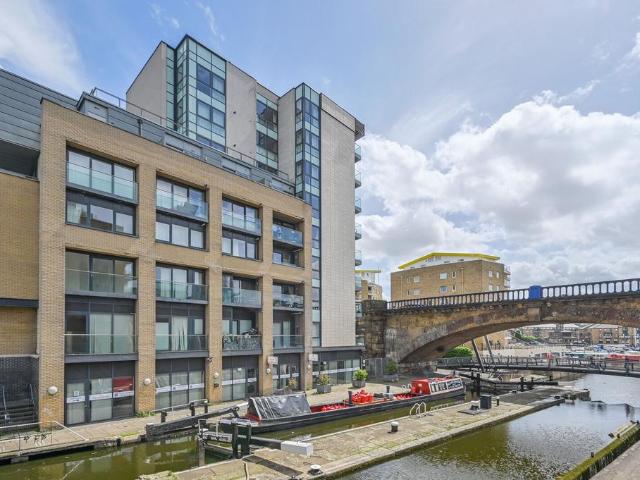 Flat for sale in Ratcliffe, Limehouse
