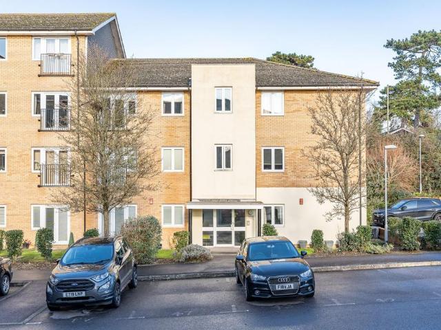 Flat for sale in Broxbourne, Hertfordshire