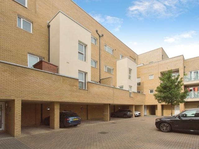 Flat for sale in Arbury, Cambridgeshire