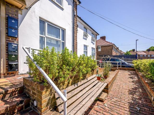 Flat for sale in London Borough of Lewisham, Greater London