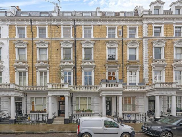 Flat for sale in Notting Hill, Greater London