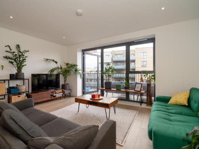 Flat for sale in London Borough of Ealing, Hanwell