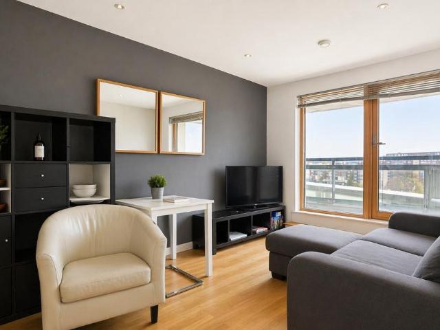Flat for sale in Richmond Hill, West Yorkshire