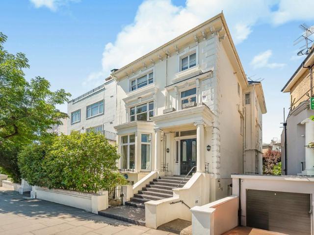 Flat for sale in Belsize Park, Greater London