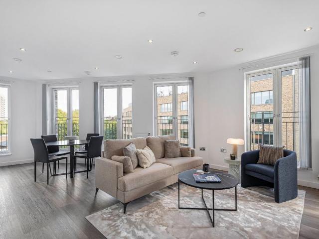 Flat for sale in St. George in the East, Greater London