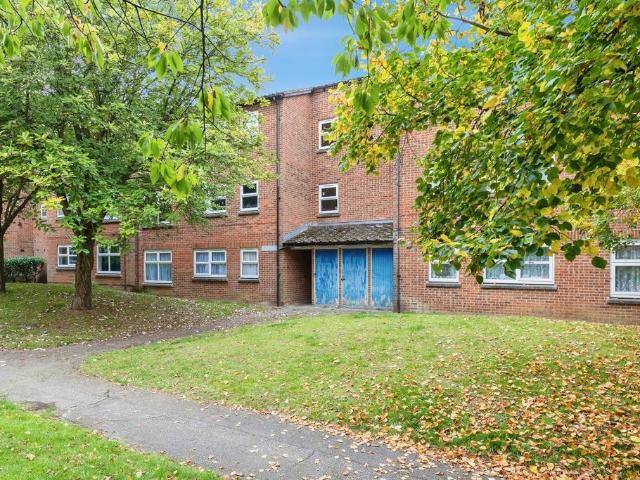 Flat for sale in Fretherne, Hertfordshire