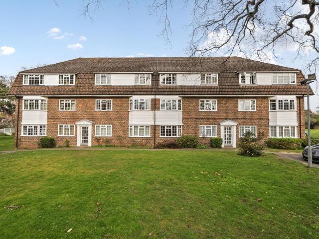 Flat for sale in Epsom, Surrey