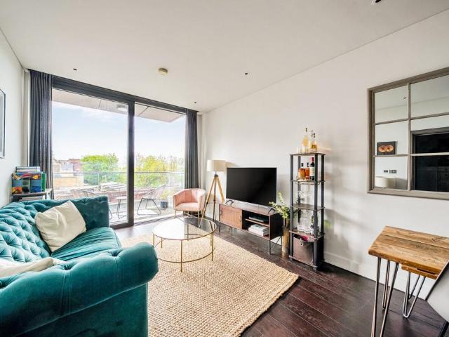 Flat for sale in Putney, Greater London