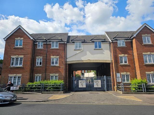 Flat for sale in Walton, Aylesbury