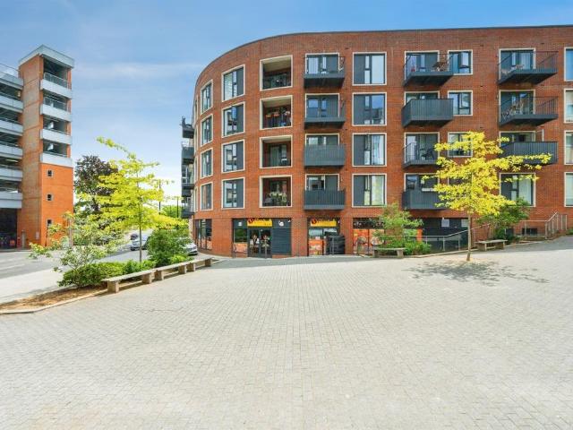 Flat for sale in Daws Hill, Cressex