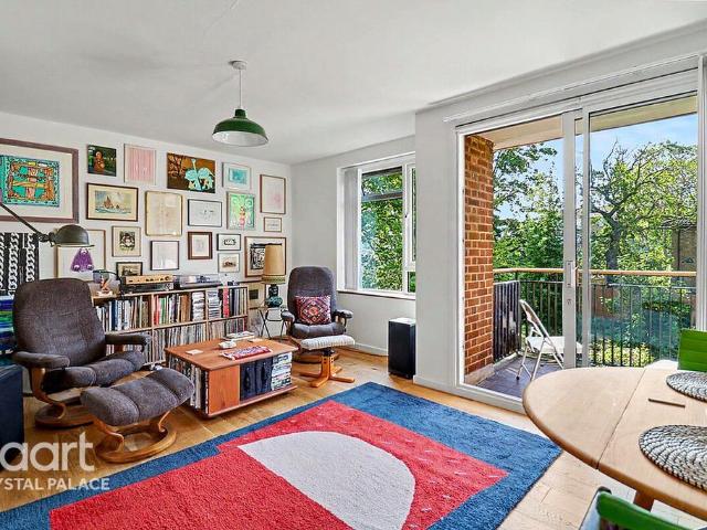 Flat for sale in West Norwood, Greater London