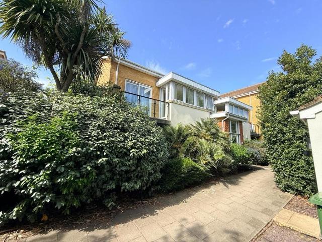 Flat for sale in Royal Borough of Greenwich, Greater London