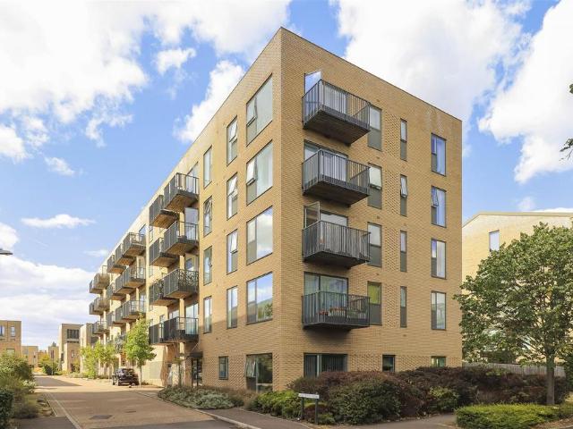 Flat for sale in Arbury, Cambridgeshire