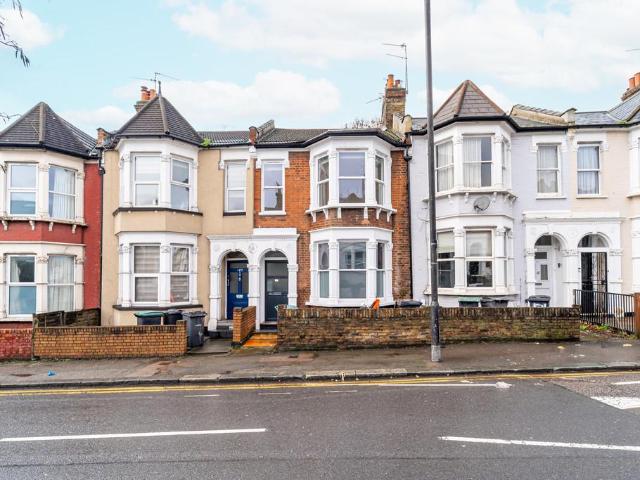 Flat for sale in Harringay, Greater London
