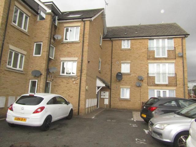 Flat for sale in Broxbourne, Hertfordshire