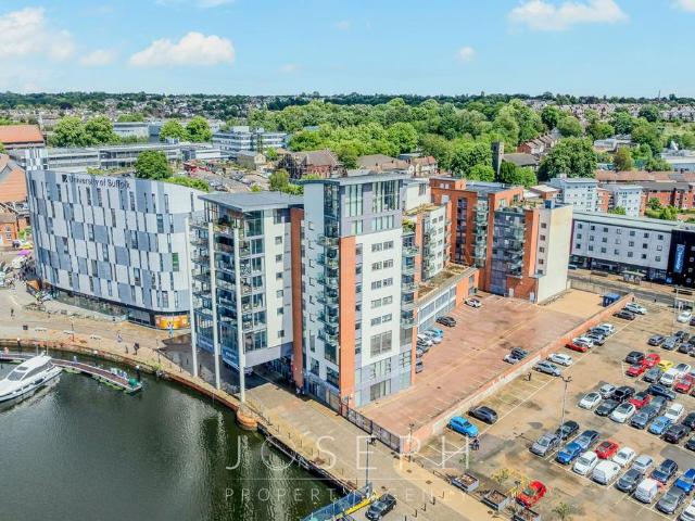 Flat for sale in Key Street, Suffolk