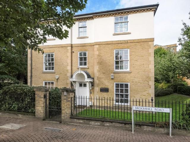 Flat for sale in Wandsworth, Greater London