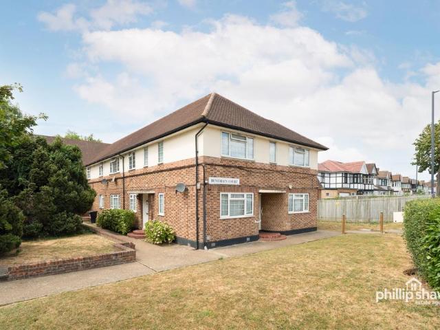 Flat for sale in Kenton, Greater London