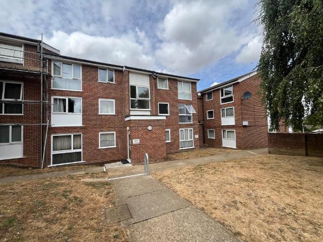 Flat for sale in Bocking, Chipping Hill