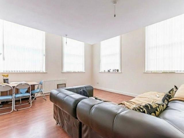Flat for sale in Calderstones