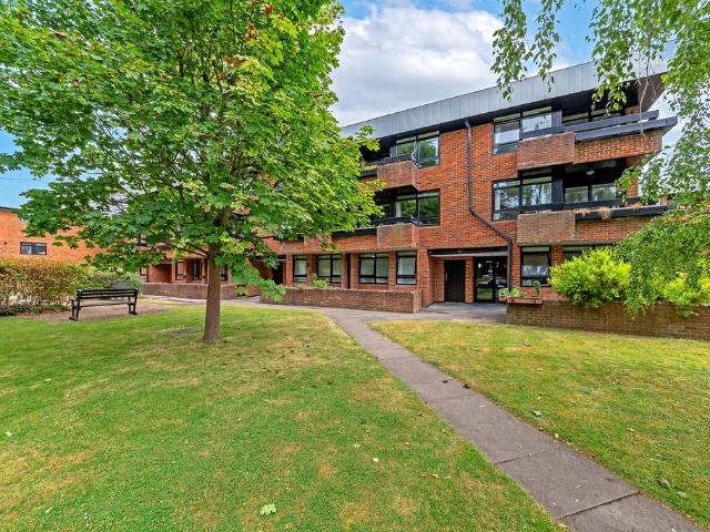 Flat for sale in St Albans, Five Acres