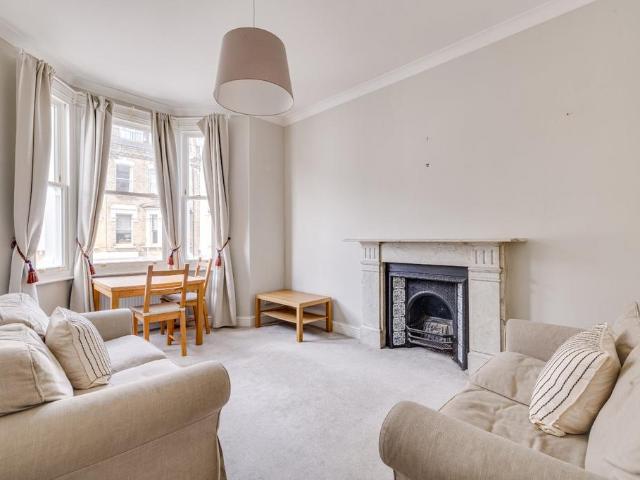 Flat for sale in Fulham, Greater London