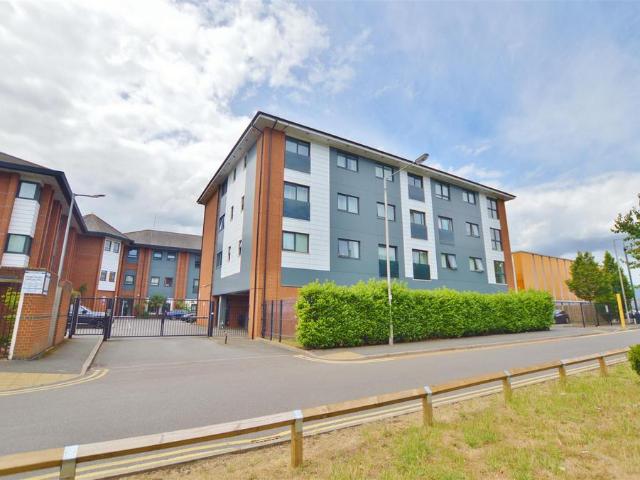Flat for sale in Slough
