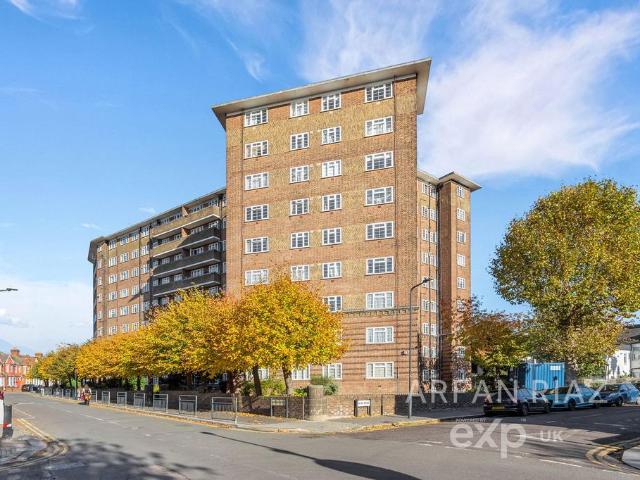 Flat for sale in Cricklewood, Greater London