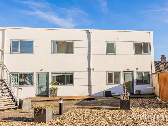 Flat for sale in Heigham Grove, East Bank