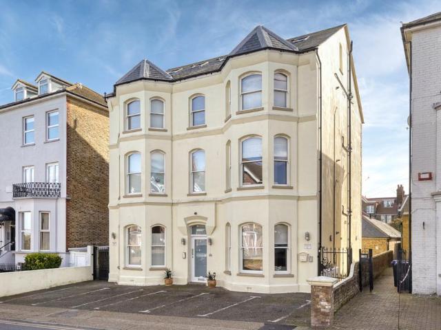 Flat for sale in Upton, Acol