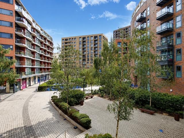 Flat for sale in Rotherhithe, Greater London