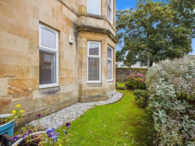 Flat for sale in Charleston, Paisley
