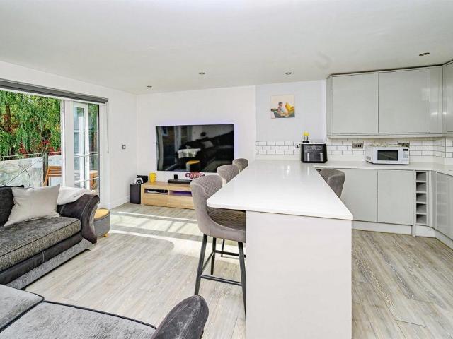 Flat for sale in Corner Hall, Dacorum