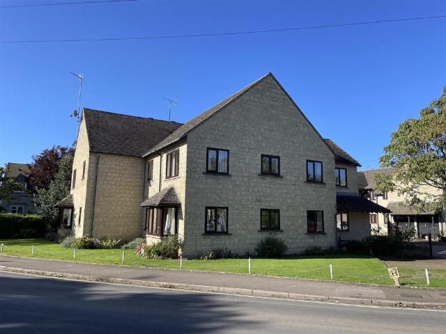 Flat for sale in Fossebridge, Gloucestershire