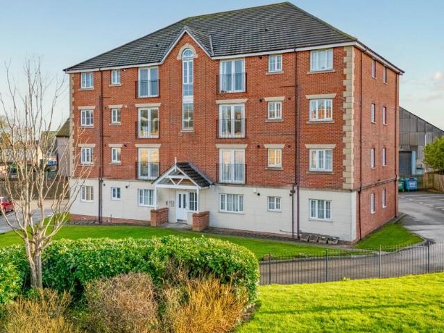 Flat for sale in Ossett, West Yorkshire