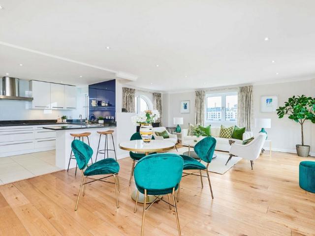 Flat for sale in Sands End, Greater London