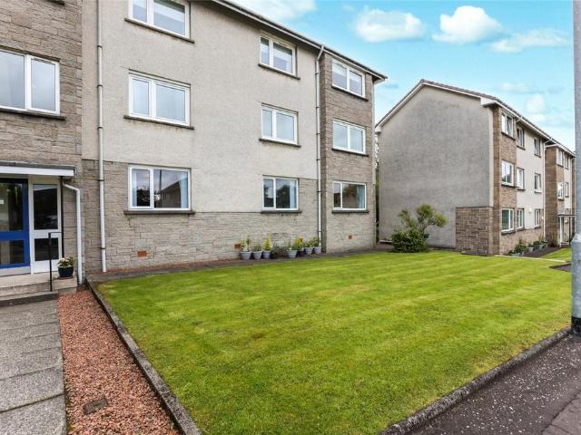 Flat for sale in Milngavie, Scotland
