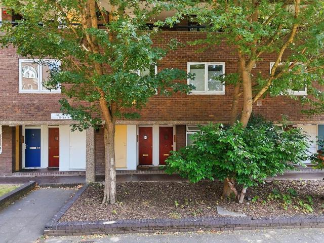 Flat for sale in Bromley-by-Bow, Poplar Grove