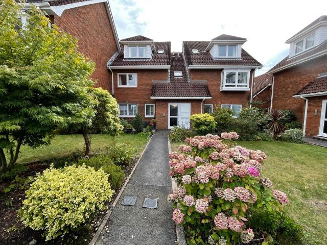 Flat for sale in Tycoch, Swansea