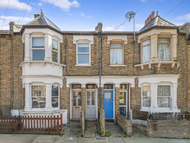 Flat for sale in Nunhead, Greater London